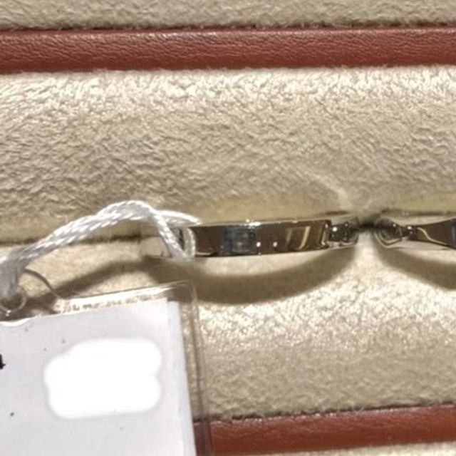 【ブルガリ(BVLGARI)の口コミ】 ブルガリで試着させていただいた結婚指輪です。
素材はプラチナで装飾はな…