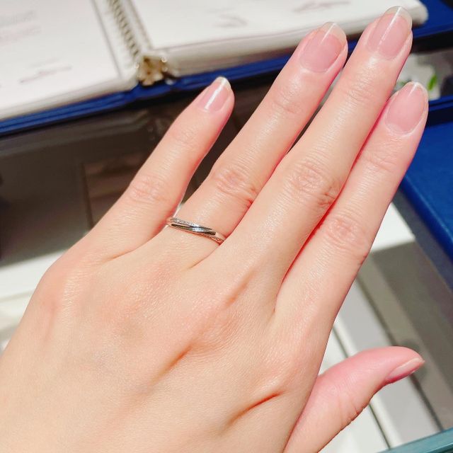 【銀座ダイヤモンドシライシの口コミ】 某ドラマの映画で着用されているとのことで、こちらのヴィーナスフェザー…