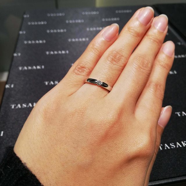 【TASAKI(タサキ)の口コミ】 プラチナのつるっとした輝きとダイヤがモダンな雰囲気の指輪です。マリッ…