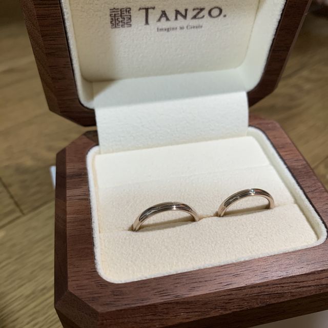 【TANZO.(鍛造指輪)の口コミ】 既製品ではなく、2人の思い描いているデザインにでき、近しいものはあるか…