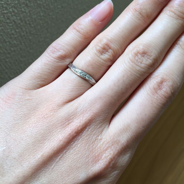 【Something Blue(サムシングブルー)の口コミ】 シンプルだけどオシャレなデザインを探していたので、一目見てぴったりだ…