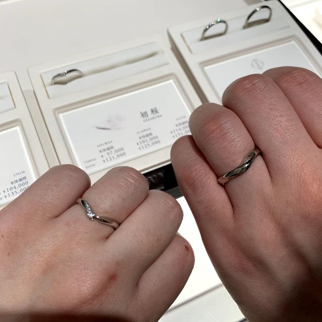 【俄(にわか)の口コミ】 俄の指輪は男性が似合うデザインが多く、どちらかというと男性が選択した…