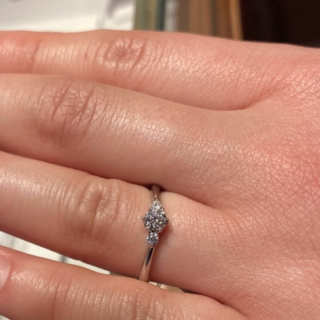 【銀座ダイヤモンドシライシの口コミ】 メレダイヤがついてるものが気に入りました！
デザイン重視していましたが…