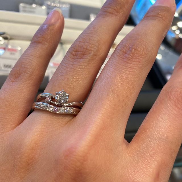 【Ginza Rim(銀座リム)の口コミ】 細かいダイヤの粒が広範囲に散りばめられていて、とても煌びやかな点です…