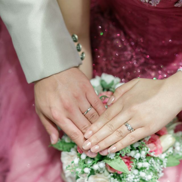 【4℃ BRIDAL(ヨンドシーブライダル)の口コミ】 指輪の決めては様々なつけ方があるからです。ハーフエタニティ部分を上で…