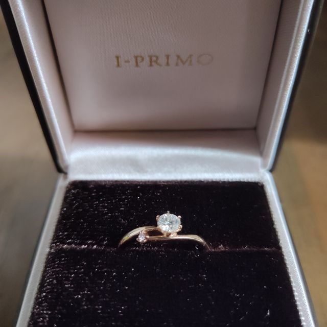 【アイプリモ(I-PRIMO)の口コミ】 指輪のデザインはスピカというもので、おとめ座の1番輝く星の名前です。
…