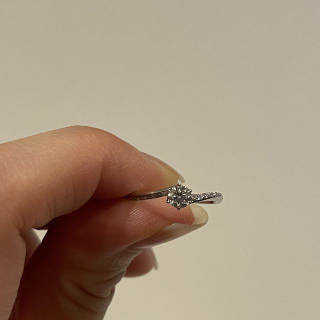 【銀座ダイヤモンドシライシの口コミ】 プラチナかつS字のデザインを見て、2人とも「これが良いな」となりました…