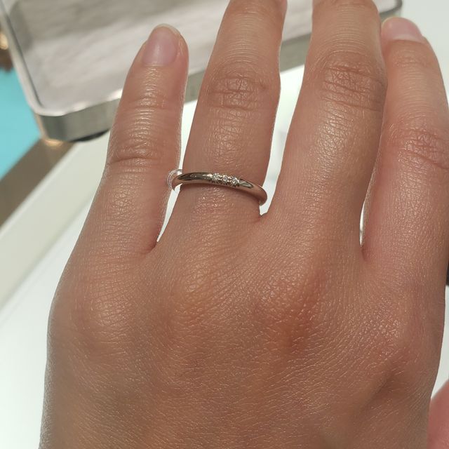 【ティファニー(Tiffany & Co.)の口コミ】 王道スタイルでとにかく可愛かったです。
つくりもしっかりしていて、指輪…