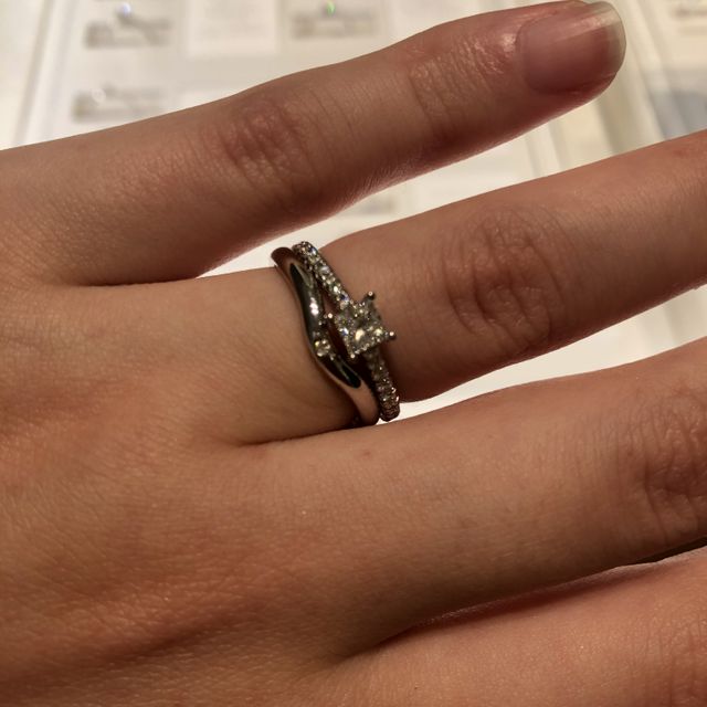 【ティファニー(Tiffany & Co.)の口コミ】 ダイヤがついていること、指にフィットするデザインで選びました。センタ…