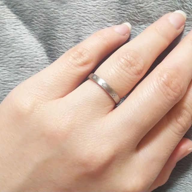 【銀座ダイヤモンドシライシの口コミ】 つや消し加工が気に入り様々なデザインを見た中で、セミオーダーの様にデ…