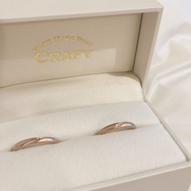 【CRAFY(クラフィ)の口コミ】 表面はマット、裏面はツヤツヤと加工がリバーシブルになっているのがお気…