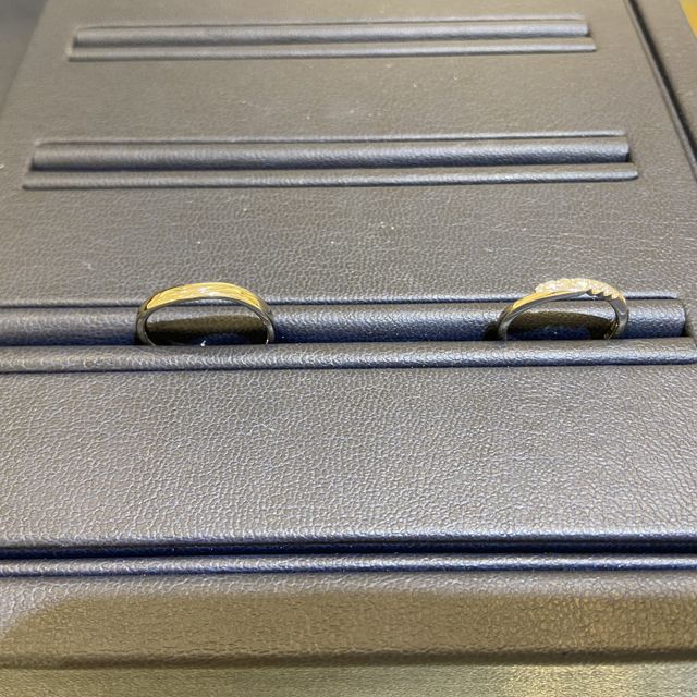 【TOMIYA(トミヤ)の口コミ】 ウェーブ型かストレート型がいいなと思って指輪を探していました。中央に…