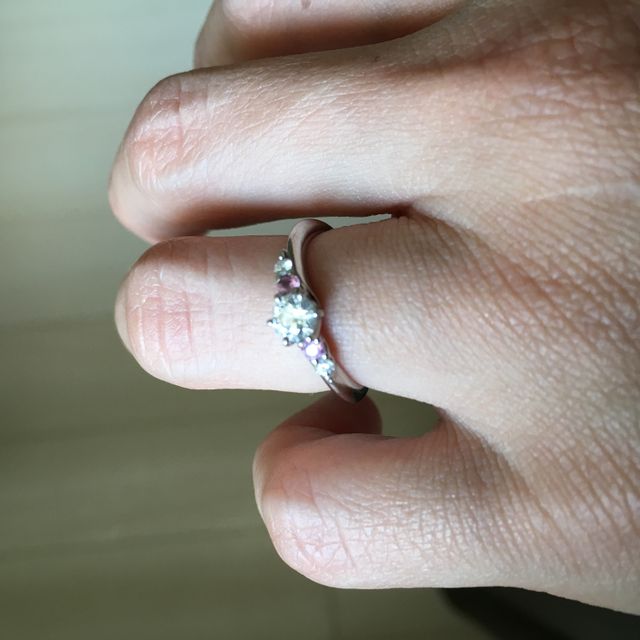 【銀座ダイヤモンドシライシの口コミ】 婚約指輪を探していて色々な店舗を見て回りましたが、せっかく買ってもら…