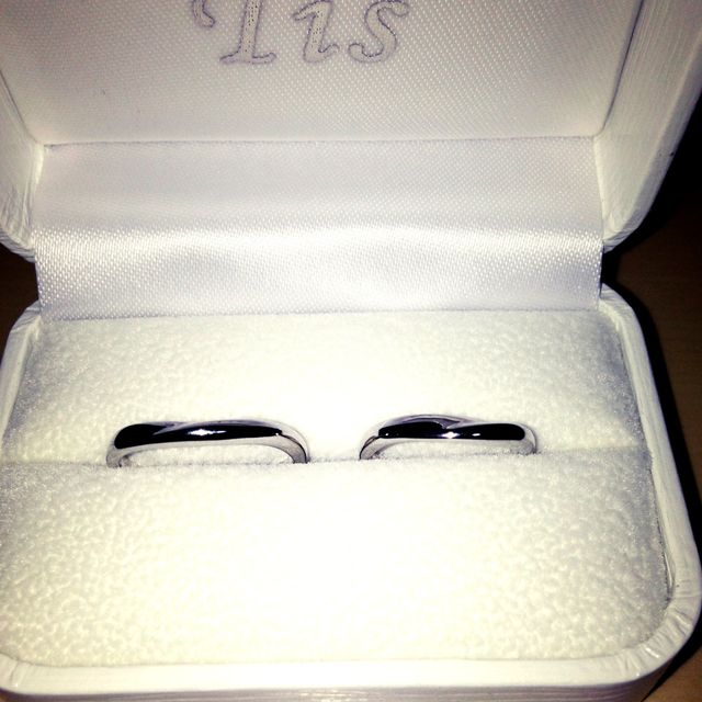 【Tis(ティス)の口コミ】 あまり派手な装飾もなく且つシンプルで、結婚指輪だとわかるような指輪が…