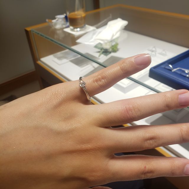 【銀座ダイヤモンドシライシの口コミ】 とにかく大きくダイヤモンドがとてもきれいで気に入りました。キャンペー…