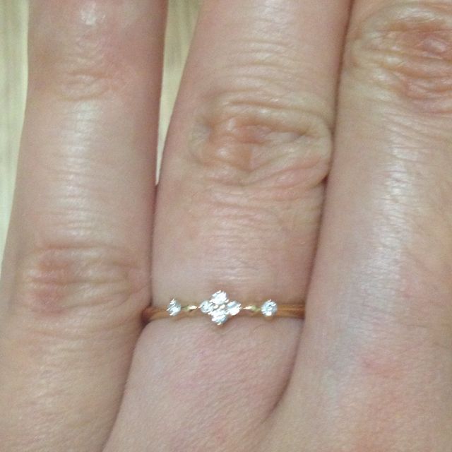 【agete(アガット)の口コミ】 華奢で重ねづけしやすいです。値段も４万円以内と手が届く値段で婚約指輪…