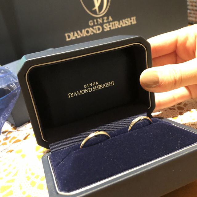 【銀座ダイヤモンドシライシの口コミ】 デザインが可愛くて一目惚れをしました。結婚指輪は少し豪華にしたいとの…