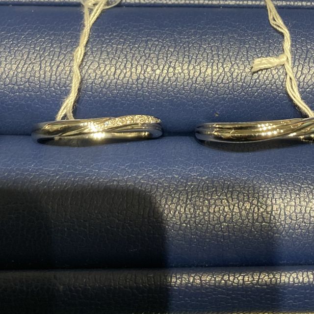 【銀座ダイヤモンドシライシの口コミ】 ウェーブ型とV字のデザインで探していて、こちらにするか買う直前まで2択…