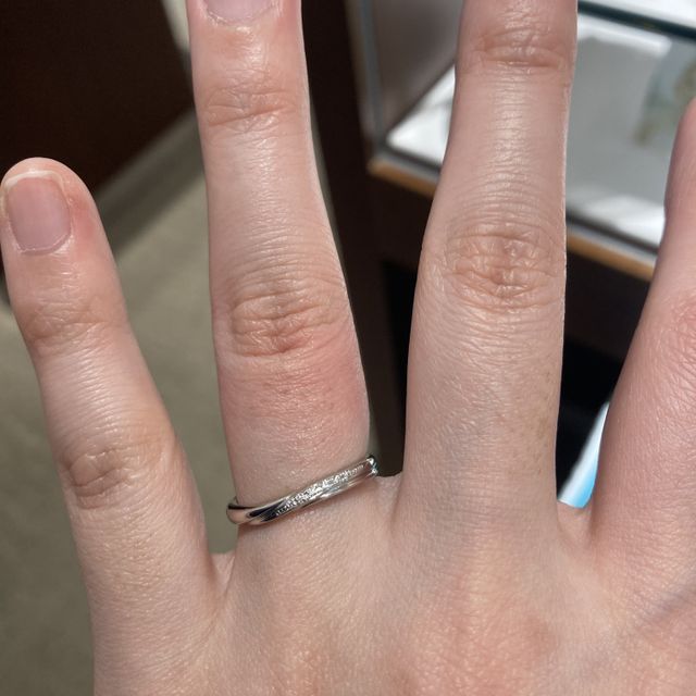 【銀座ダイヤモンドシライシの口コミ】 ウェーブ型とV字のデザインで探していて、こちらにするか買う直前まで2択…