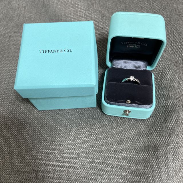 【ティファニー(Tiffany & Co.)の口コミ】 指輪のデザインはトップの高さがあまりないものが良かったので、こちらは…