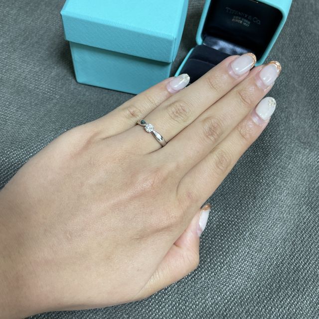 【ティファニー(Tiffany & Co.)の口コミ】 指輪のデザインはトップの高さがあまりないものが良かったので、こちらは…