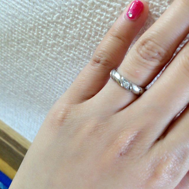 【ショーメ(CHAUMET)の口コミ】 シンプルなものにする予定でしたが
主人がこのデザインを気に入り、
試し…