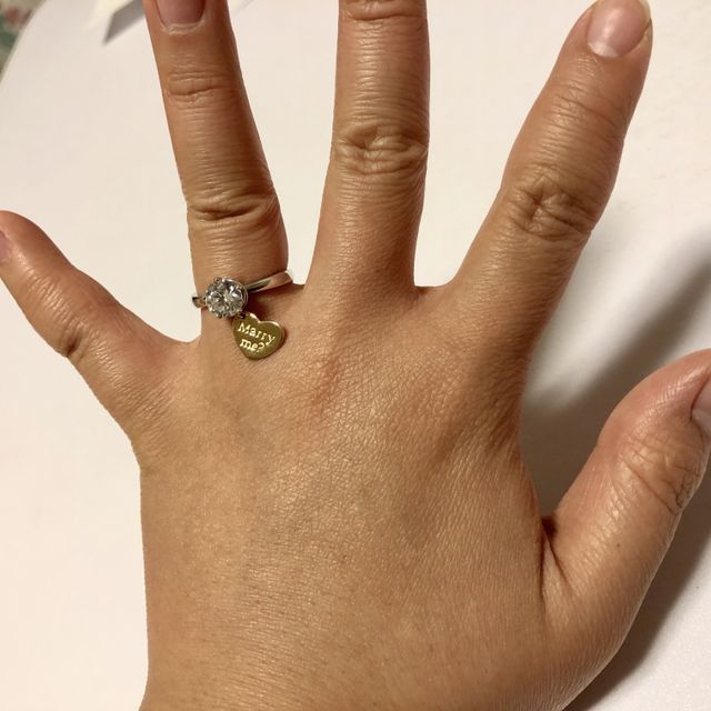 【ミルフローラ(Milluflora)の口コミ】 婚約指輪のダイヤは小ぶりのものが好みだったので、小さめのものから大き…
