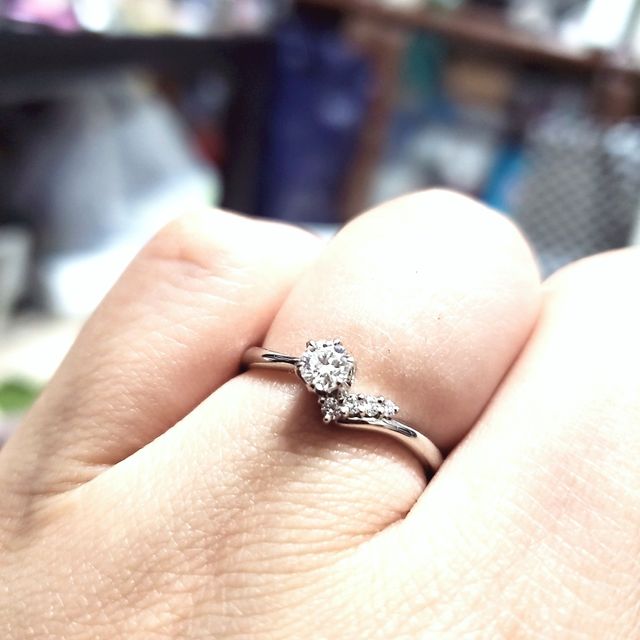 【アイプリモ(I-PRIMO)の口コミ】 婚約指輪は人生で初めてでした。
どんな感じがいいのか、デザインがほんと…