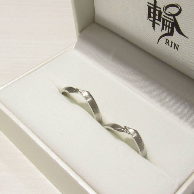 【輪-RIN-の口コミ】 プラチナでシンプルなもの、且つオリジナリティーがあるものを探していて…