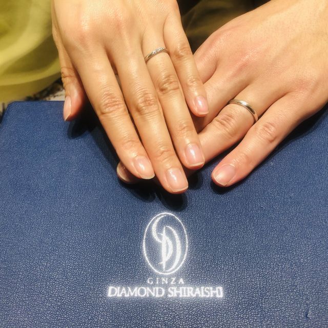 【銀座ダイヤモンドシライシの口コミ】 緩いVラインで指が綺麗に見え、ずっと付けていたいと思えるデザインが気に…