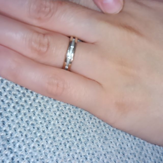 【4℃ BRIDAL(ヨンドシーブライダル)の口コミ】 長年､毎日身に着ける物なので､なるべくシンプルで飽きの来ないデザインの…