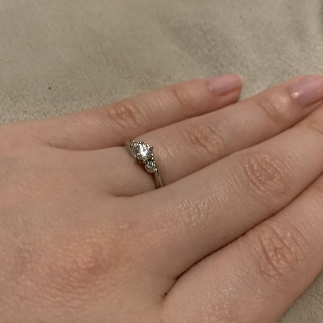 【アイプリモ(I-PRIMO)の口コミ】 3つのダイヤがあり、真ん中のダイヤが立体的に見えるところがとてもキレイ…