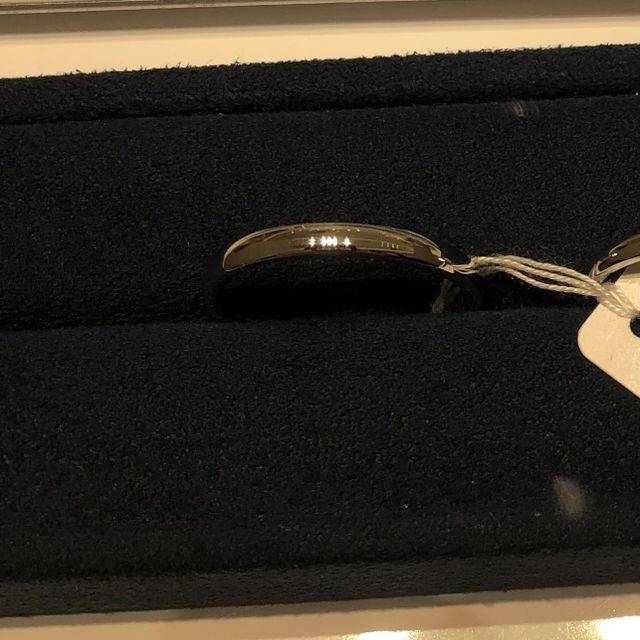 【4℃ BRIDAL(ヨンドシーブライダル)の口コミ】 昔からある大定番のストレートデザインです。素材はピュアプラチナより上…