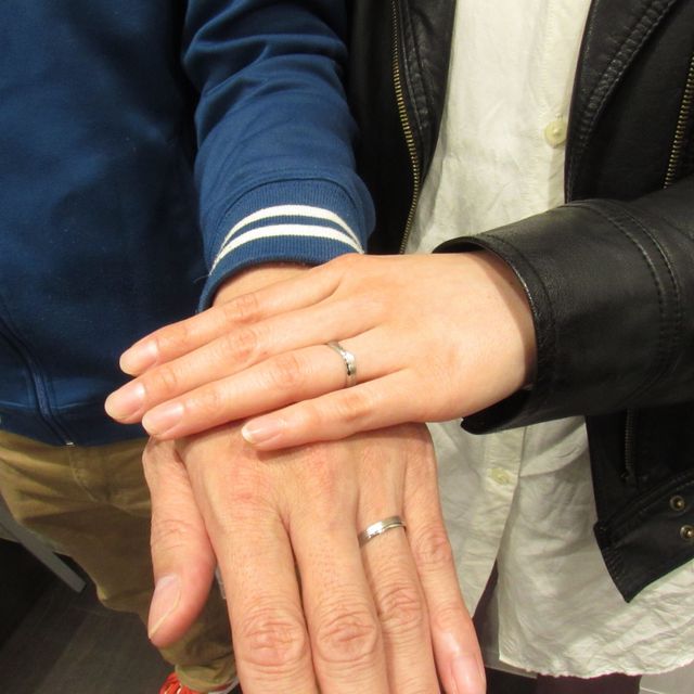 【輪-RIN-の口コミ】 シンプルですがキラキラしている所、主張しすぎない感じが決め手です。
二…