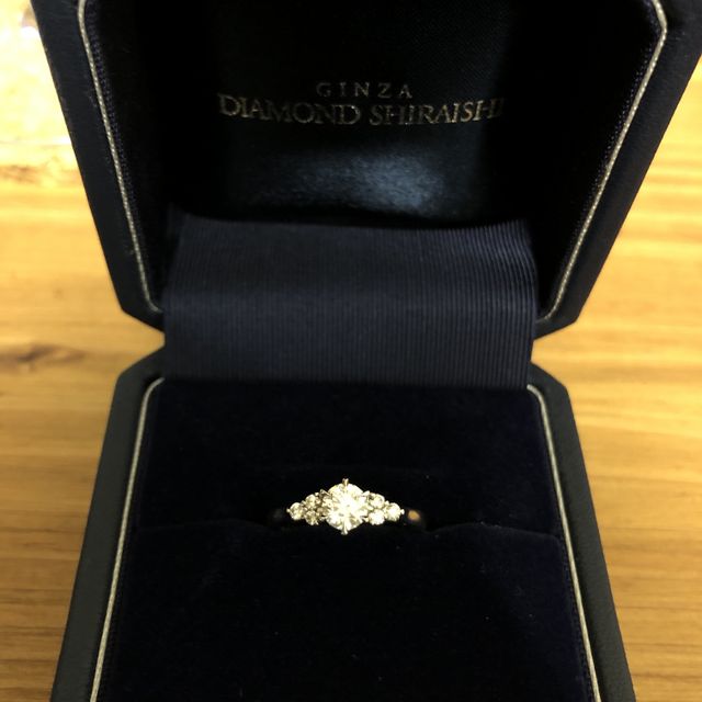 【銀座ダイヤモンドシライシの口コミ】 左右にメレダイヤが入っているものが良いなあ、となんとなく思っていまし…