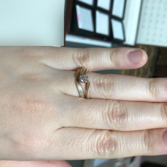 【杢目金屋(もくめがねや)の口コミ】 桜をモチーフにした個性的なデザインの婚約指輪をまず選び、その指輪に合…