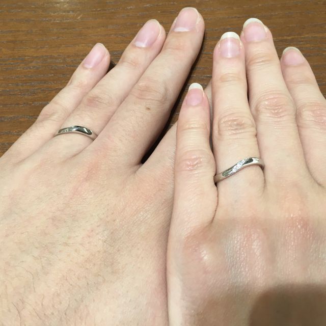 【TRECENTI(トレセンテ)の口コミ】 婚約指輪は既に候補が決まっていたので、後はその指輪に合う結婚指輪を探…