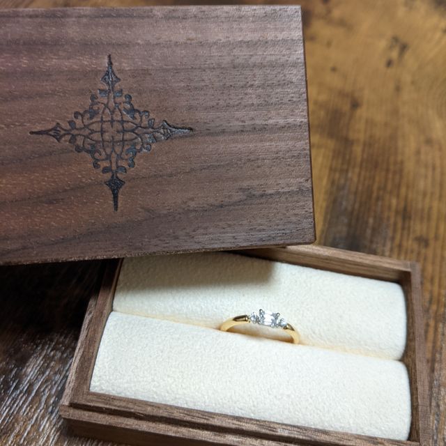 【PORTADA(ポルターダ)の口コミ】 少し違ったデザインのものを探していて、センターがスクエアのこのリング…