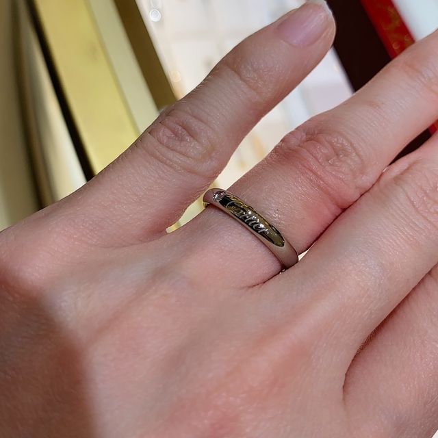 【カルティエ(Cartier)の口コミ】 丸みがあって可愛らしいフォルムに、1石ダイヤがあしらわれており、表面に…