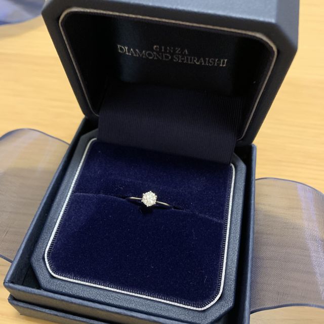 【銀座ダイヤモンドシライシの口コミ】 一生身につけたいのでシンプルなデザインがよいと思ってました。店舗でシ…