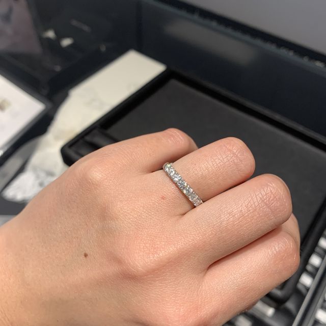 【エクセルコダイヤモンド(EXELCO DIAMOND)の口コミ】 私は、婚約指輪は買わなかったので結婚指輪はダイヤがついたものがよかっ…