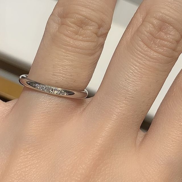 【銀座ダイヤモンドシライシの口コミ】 ストレートのリングに、グラデーションでダイヤモンドがあしらわれていて…