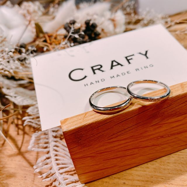 【CRAFY(クラフィ)の口コミ】 デザインの見本になる指輪のサンプルが沢山用意されており、作りたい指輪…