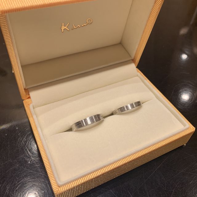 【ケイウノ ブライダル(K.UNO BRIDAL)の口コミ】 お互い木目金が気になっていて、シンプルで平打ちのものを希望していた為…