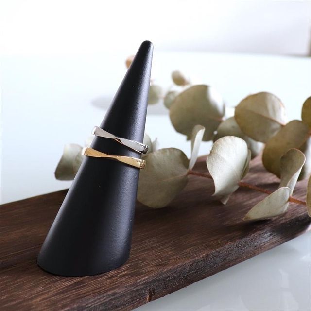 【鶴(mikoto)の口コミ】 婚約指輪と重ね付けに相性の良いデザインにしたいと思いこのデザインにし…