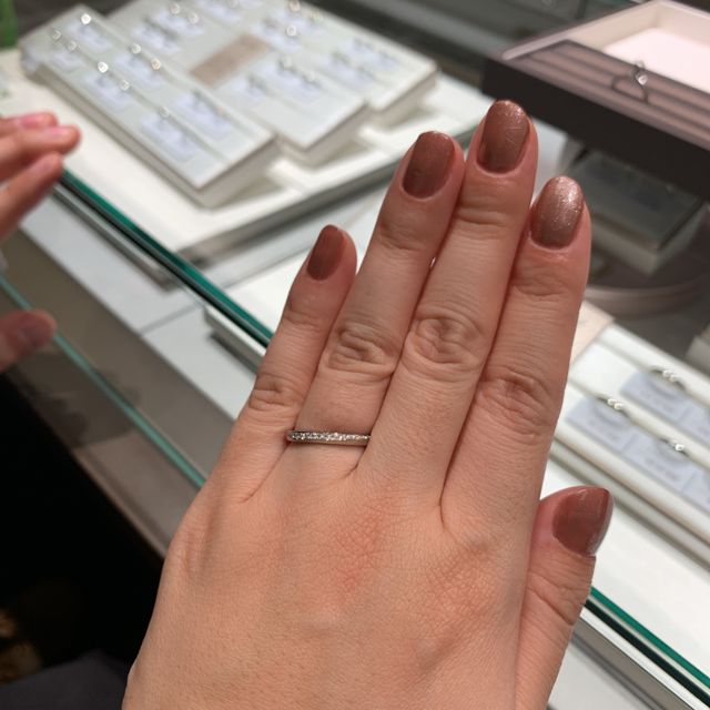 【アイプリモ(I-PRIMO)の口コミ】 婚約指輪はいらないと話していたので、結婚指輪にはダイヤが付いてるもの…