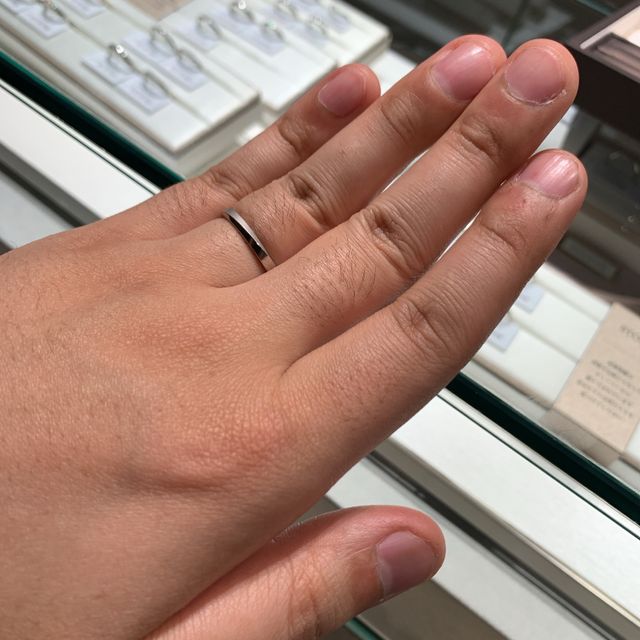 【アイプリモ(I-PRIMO)の口コミ】 婚約指輪はいらないと話していたので、結婚指輪にはダイヤが付いてるもの…