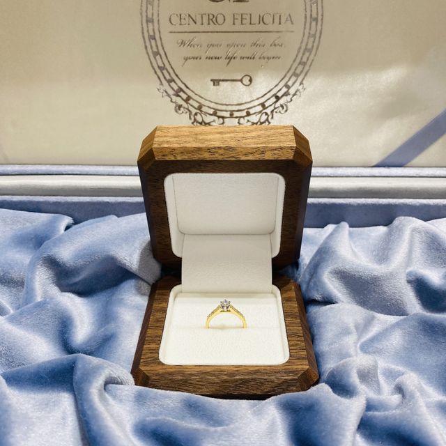 【Makana(マカナ)の口コミ】 結婚指輪と同じブランドのハワイアンジュエリーの婚約指輪をプレゼントし…