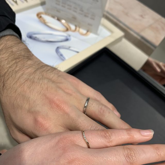 【SIENAROSE(シエナロゼ)の口コミ】 ロゼチナというピンクゴールドとプラチナを混ぜたお色味で、日本人の手に…