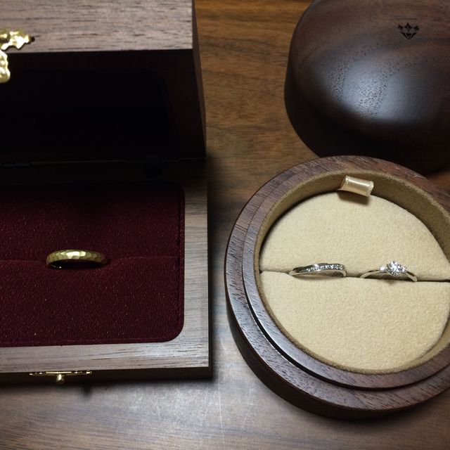 【COLANY(コラニー)の口コミ】 無地のプラチナの結婚指輪ではなく、ダイヤモンドの入っているものがいい…